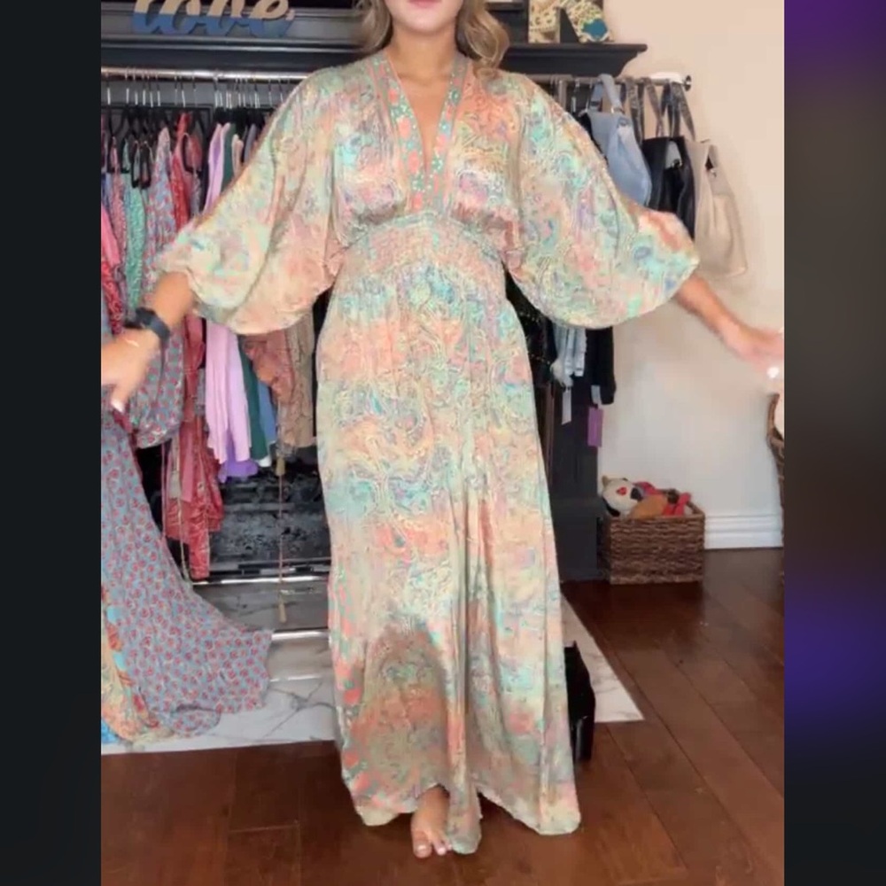 NWT Stunning Silk Kimono Dress Addictive Brand Made in Italy ONE SIZE FITS MOST